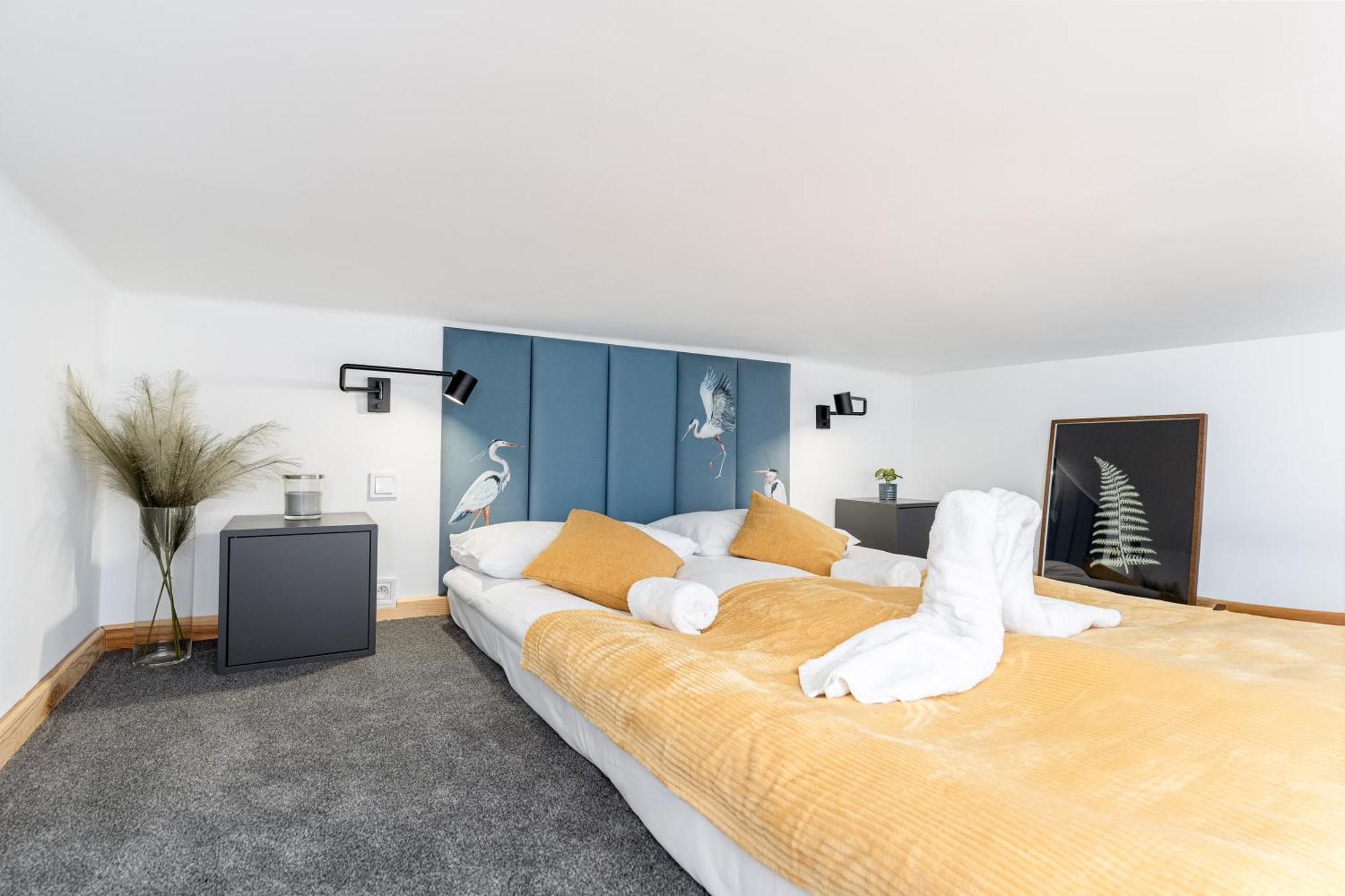Old Town Chic With Mezzanine Apartment *